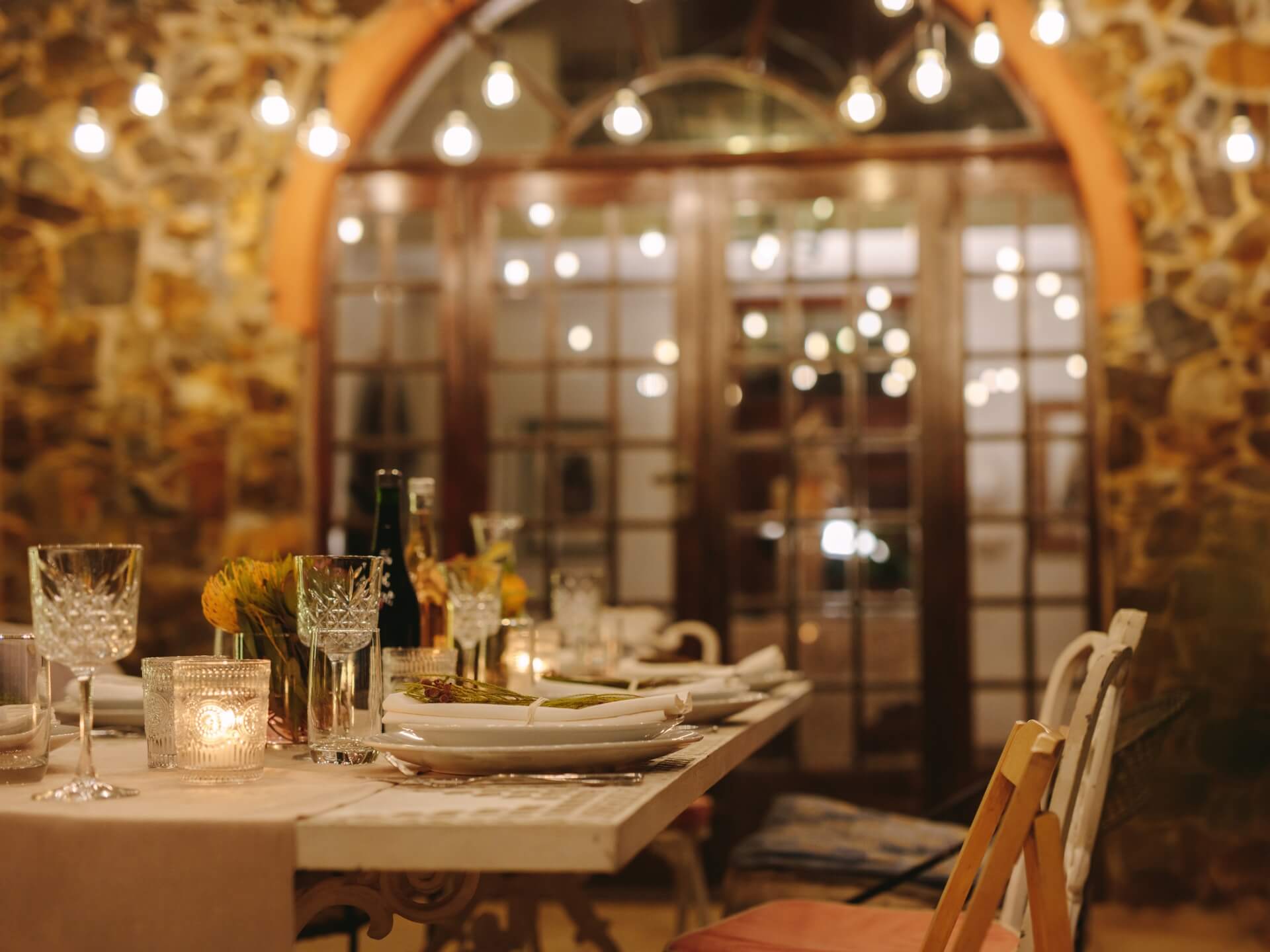 retractable screens for patio restaurant
