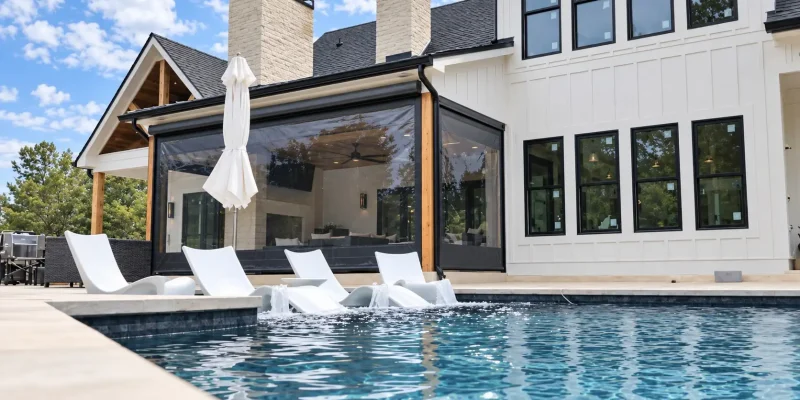 magnatrack-retractable-screens-poolside-outdoor-living-area-after